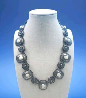 Premier Designs SILVER MOON Necklace Mother of Pearl Cabochon Floral Link